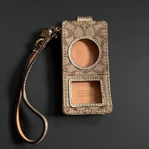 Coach iPod Shuffle Case /w Golden Strap
